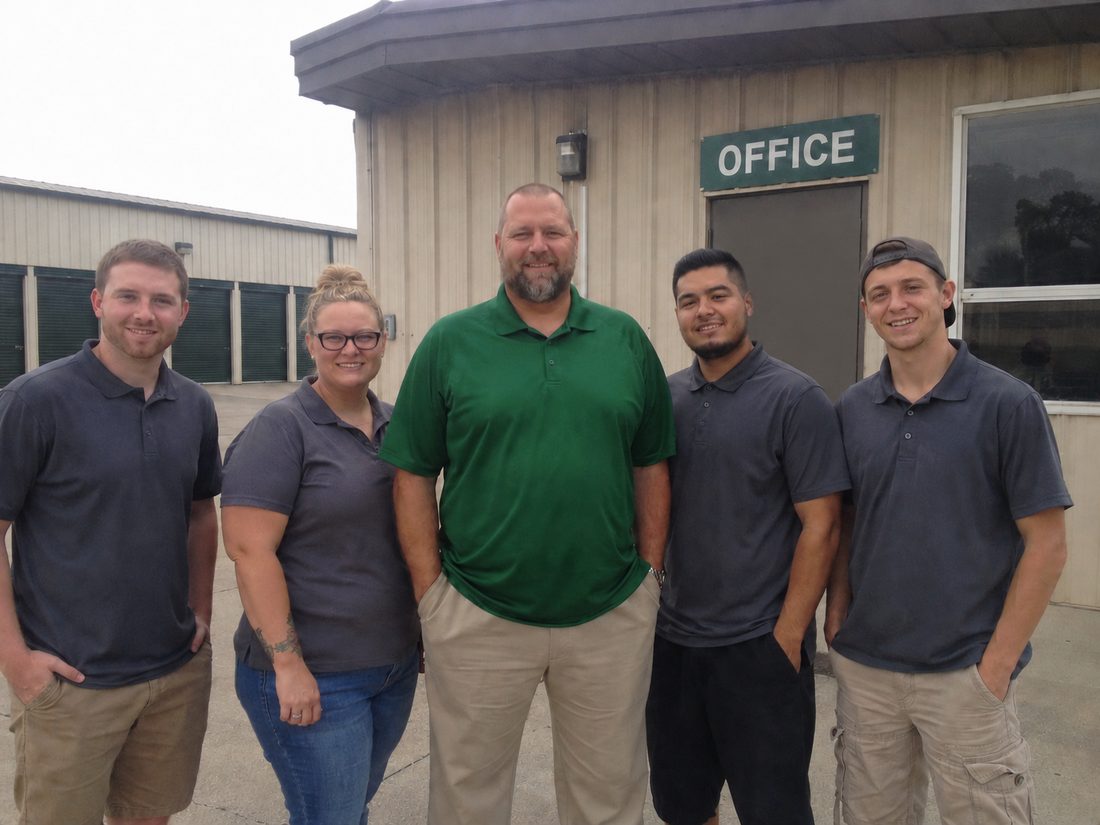 Pest control professionals in Shawnee, KS